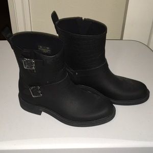 Rain ankle boots